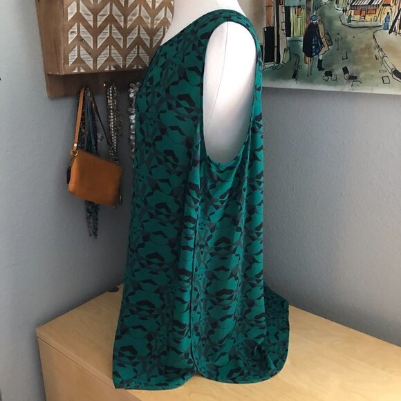 Sejour Sleeveless Flowing Blouse - Picture 6 of 9